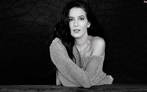 Attractive Isabelle Kaif in a monochrome click